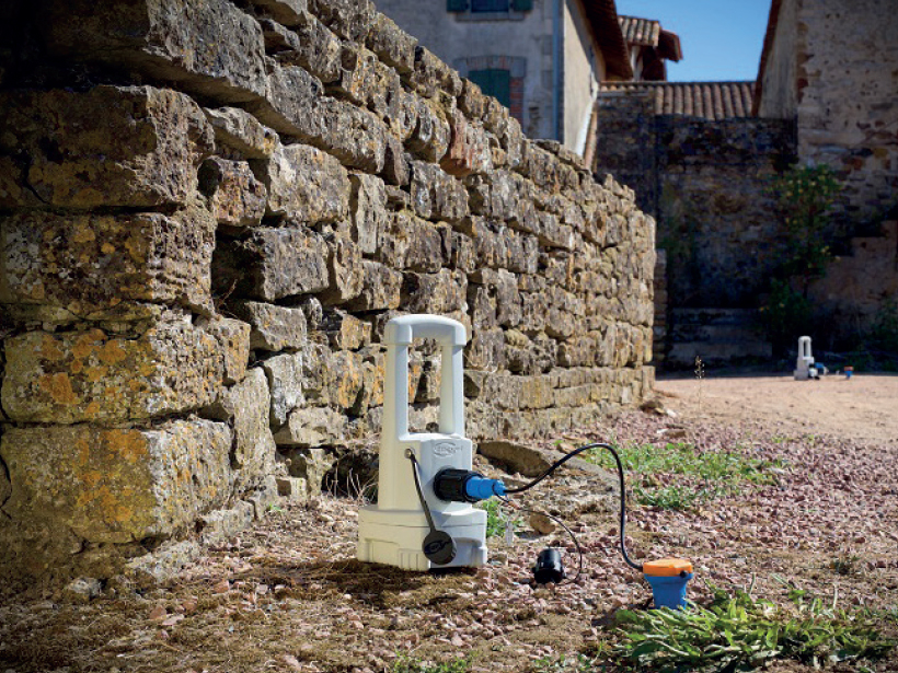 508XT deployed behind a rock wall